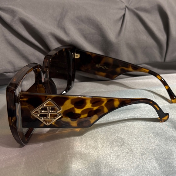 Tortoise Shell Sunglasses - Picture 1 of 4